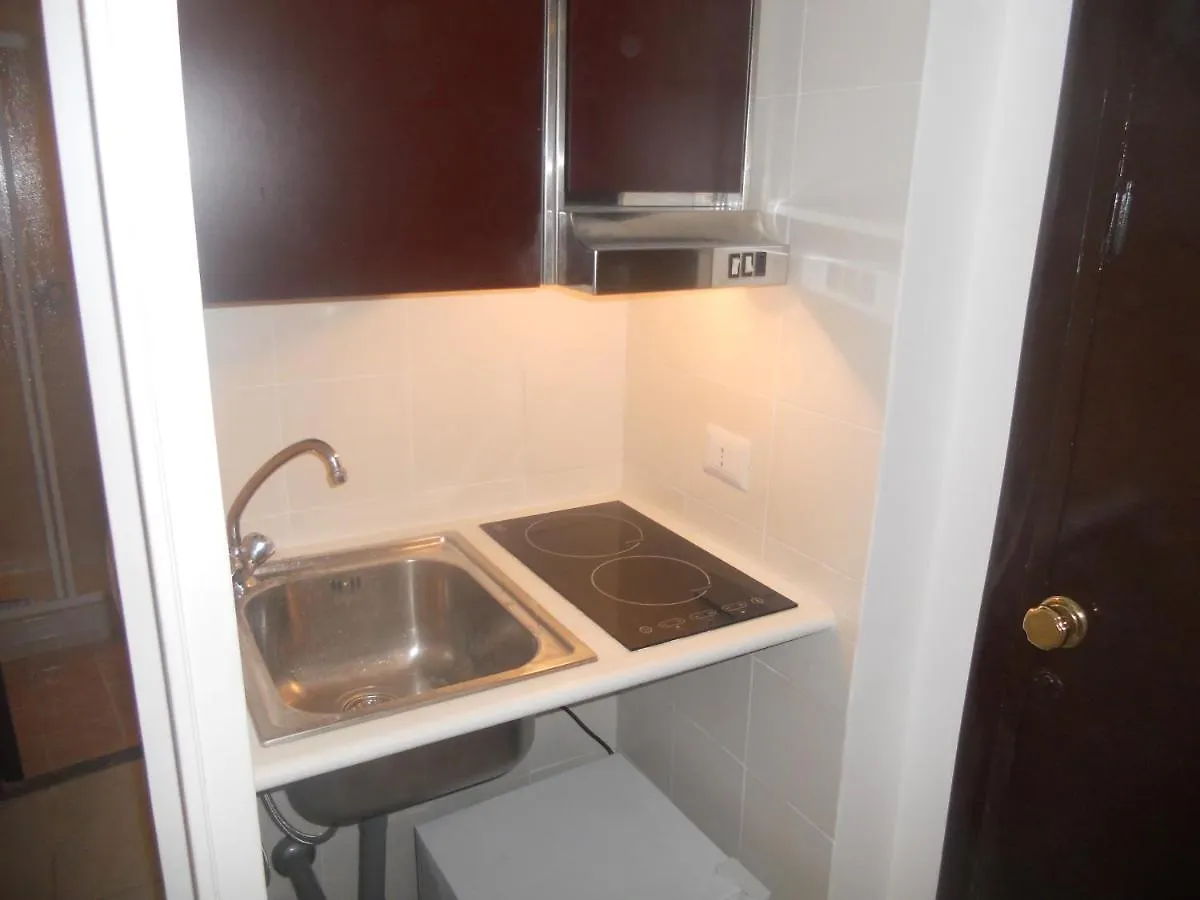 Studio In Trastevere Panieri 48 10 Rome